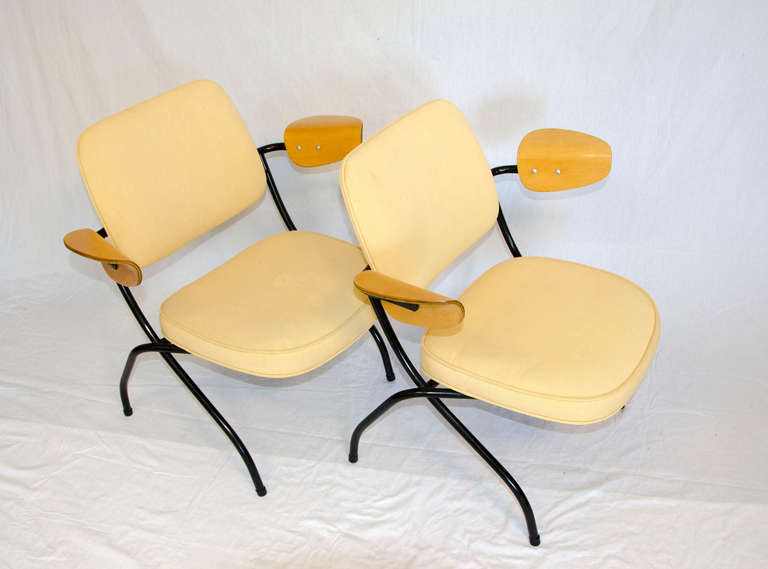 Mid-Century Modern Pair of Small Industrial Lounge Chairs - Thonet