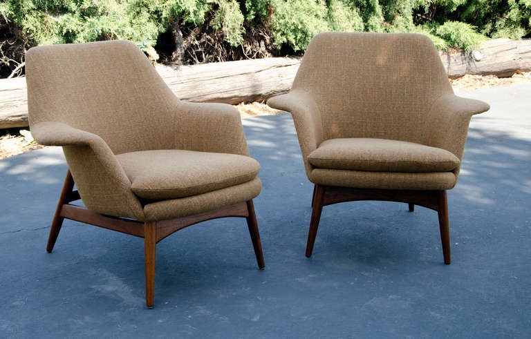 Rare pair  of Manta Ray lounge chairs by the Dux Company. Very comfortable seating as well as not too large or bulky, Unusual design that mimics a swimming Manta Ray. The upholstered part of the chair is supported by a teak frame.