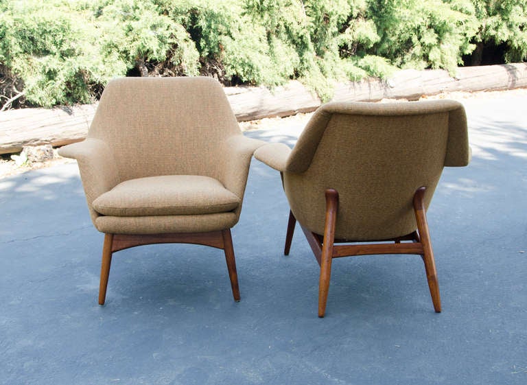 Mid-Century Modern Pair of Dux Manta Ray Lounge Chairs