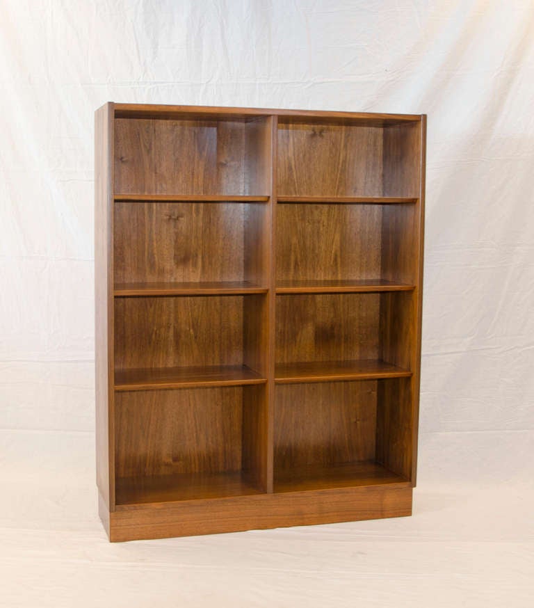 Nice simple walnut Danish bookcase. Retains Hundevad foil label on the back. Shelves are adjustable by repositioning the wire supports. Shelves are nicely finished on the beveled front edge.