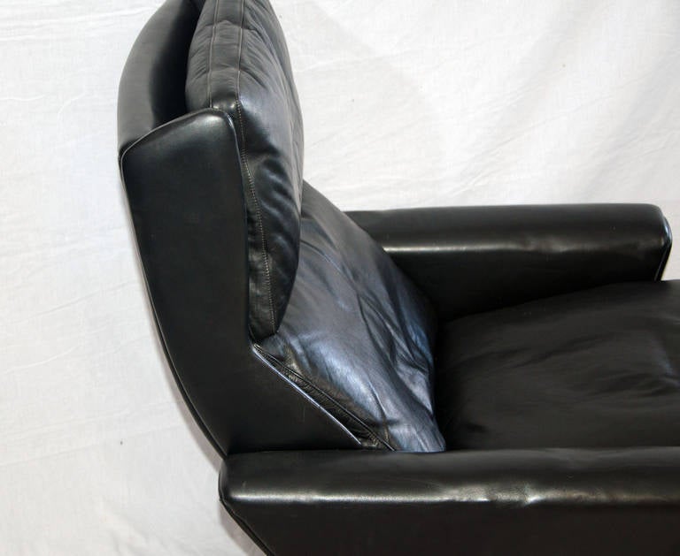 leather lounge chair with ottoman