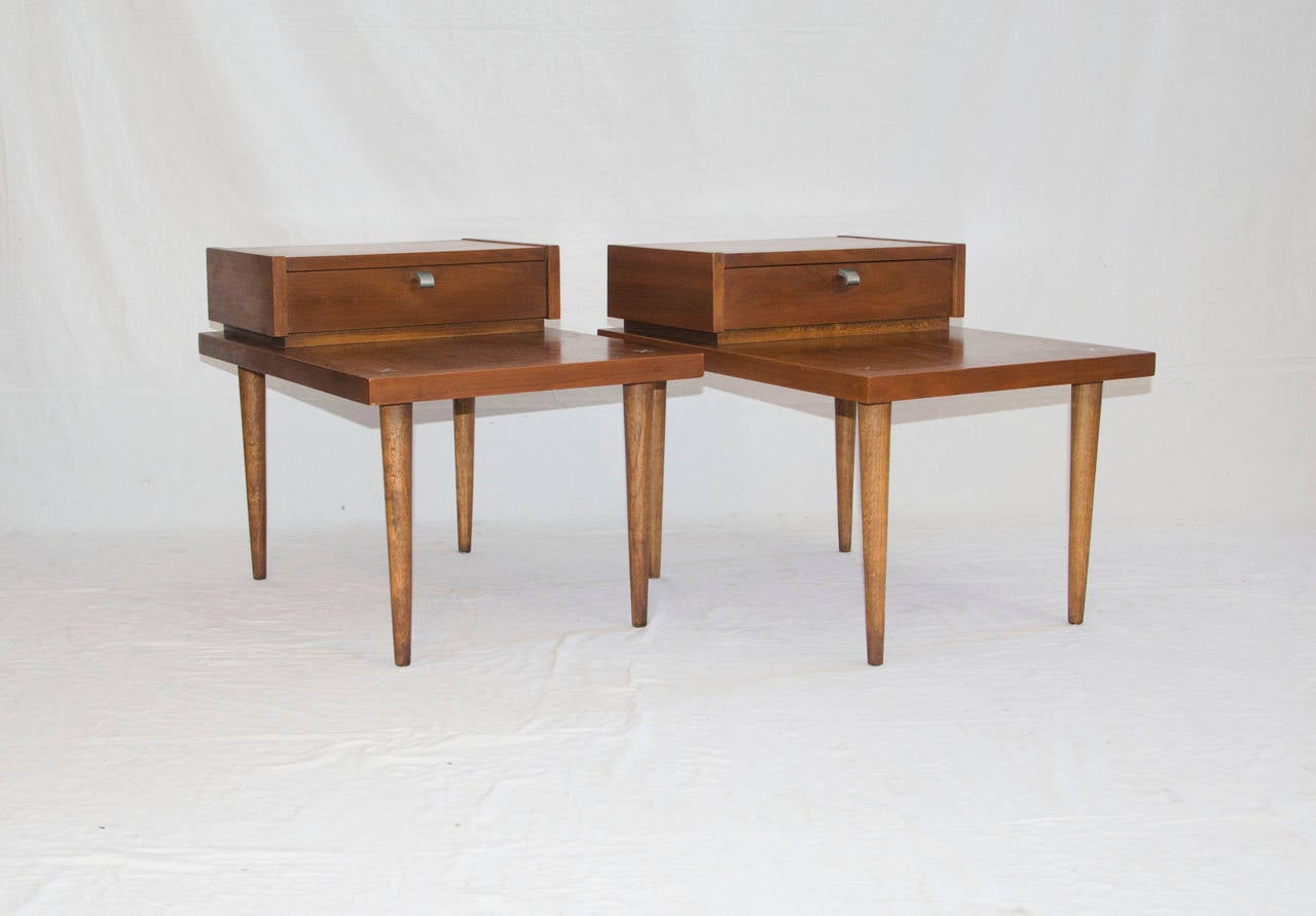 Pair of Walnut Mid Century End Tables - American of Martinsville In Good Condition In Crockett, CA