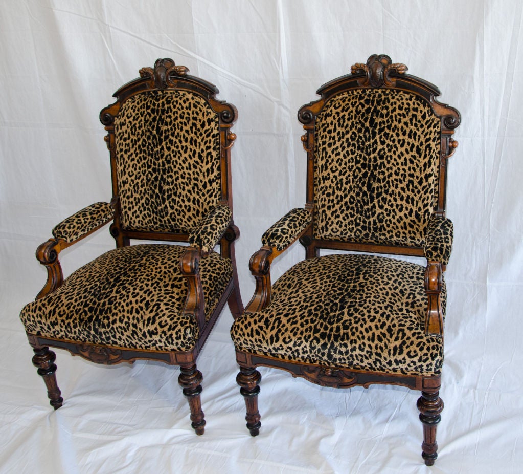 19th Century American Victorian Walnut Dining Chairs In Good Condition In Crockett, CA