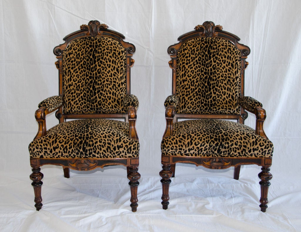 19th Century American Victorian Walnut Dining Chairs 1