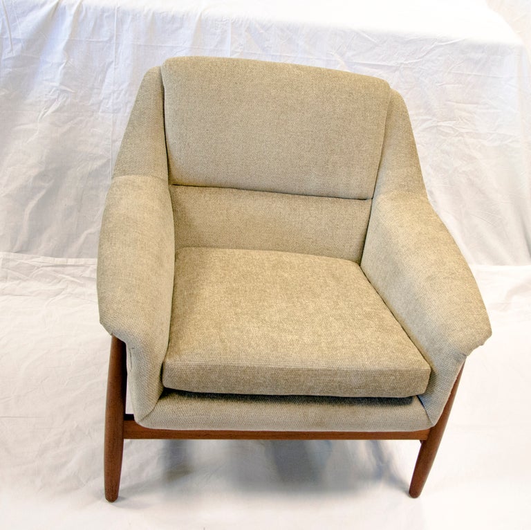 Danish Dux Style Lounge Chair Teak Frame In Excellent Condition In Crockett, CA