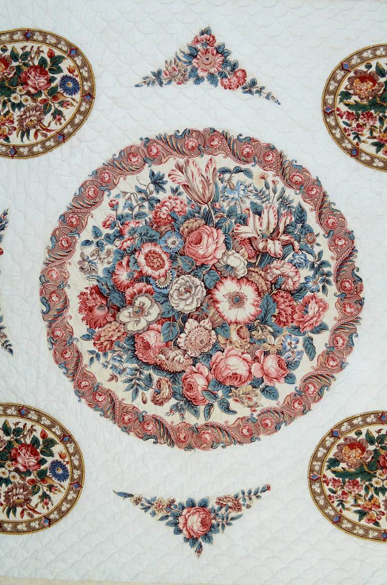 Chintz Center Medallion Broderie Perse Quilt In Excellent Condition In Darnestown, MD