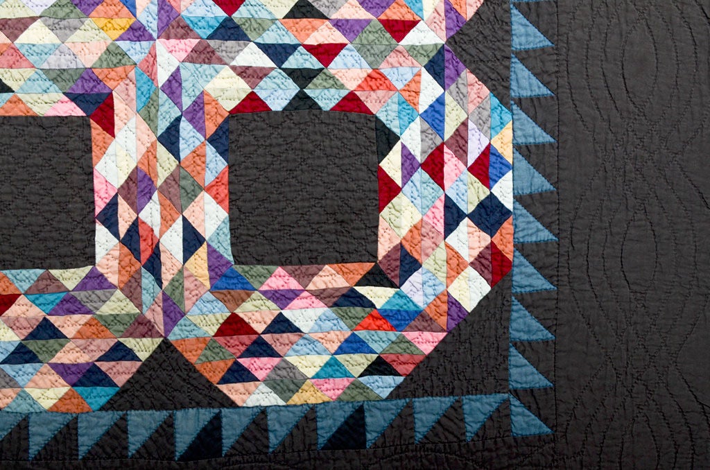 Ohio Amish Ocean Waves Crib Quilt In Excellent Condition In Darnestown, MD
