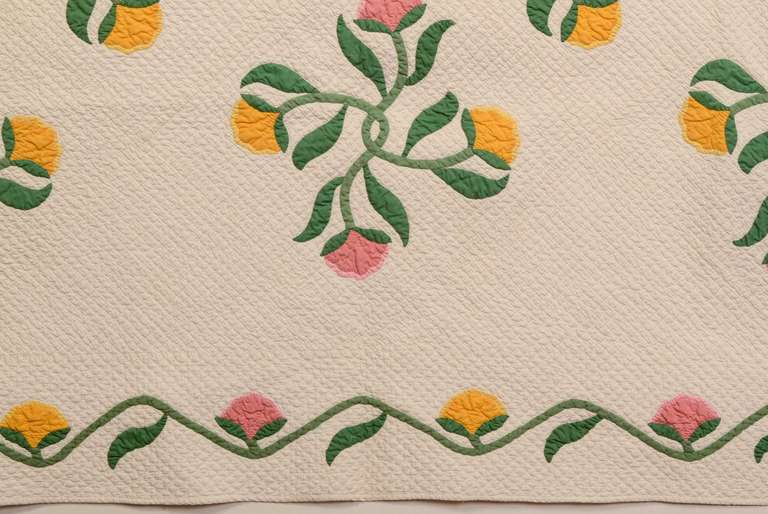 Crossed Flowers Applique Quilt In Excellent Condition In Darnestown, MD