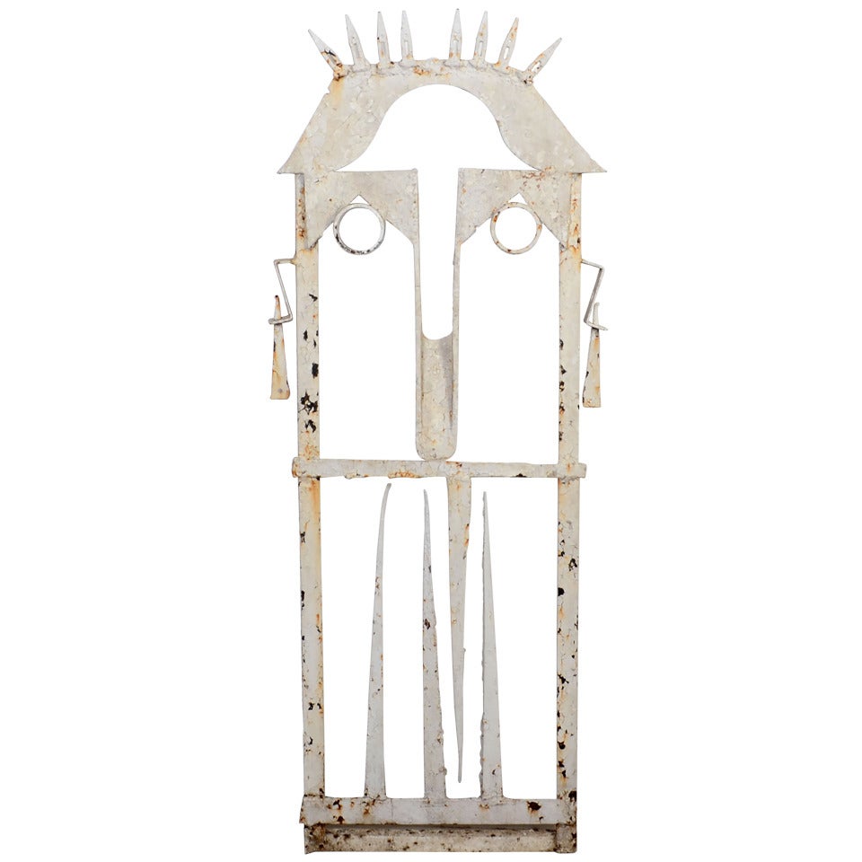 Folk-Art-Tor in Form eines Gesichts im Angebot