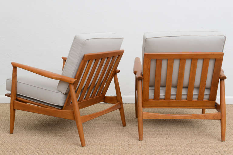 Pair of  Mid Century Slatted Wood Lounge Chairs 1