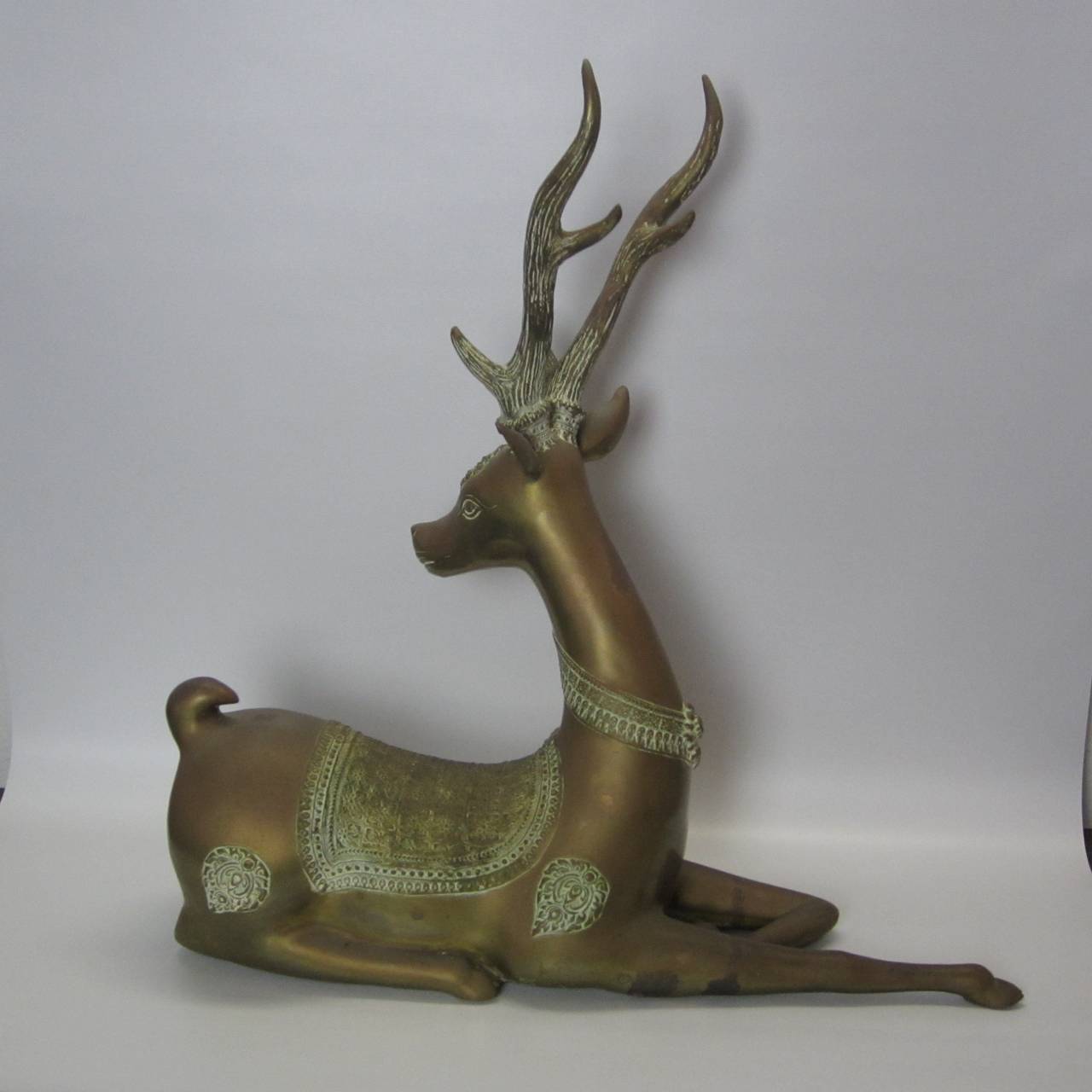 20th Century Resting Deer Sculpture in Metal For Sale