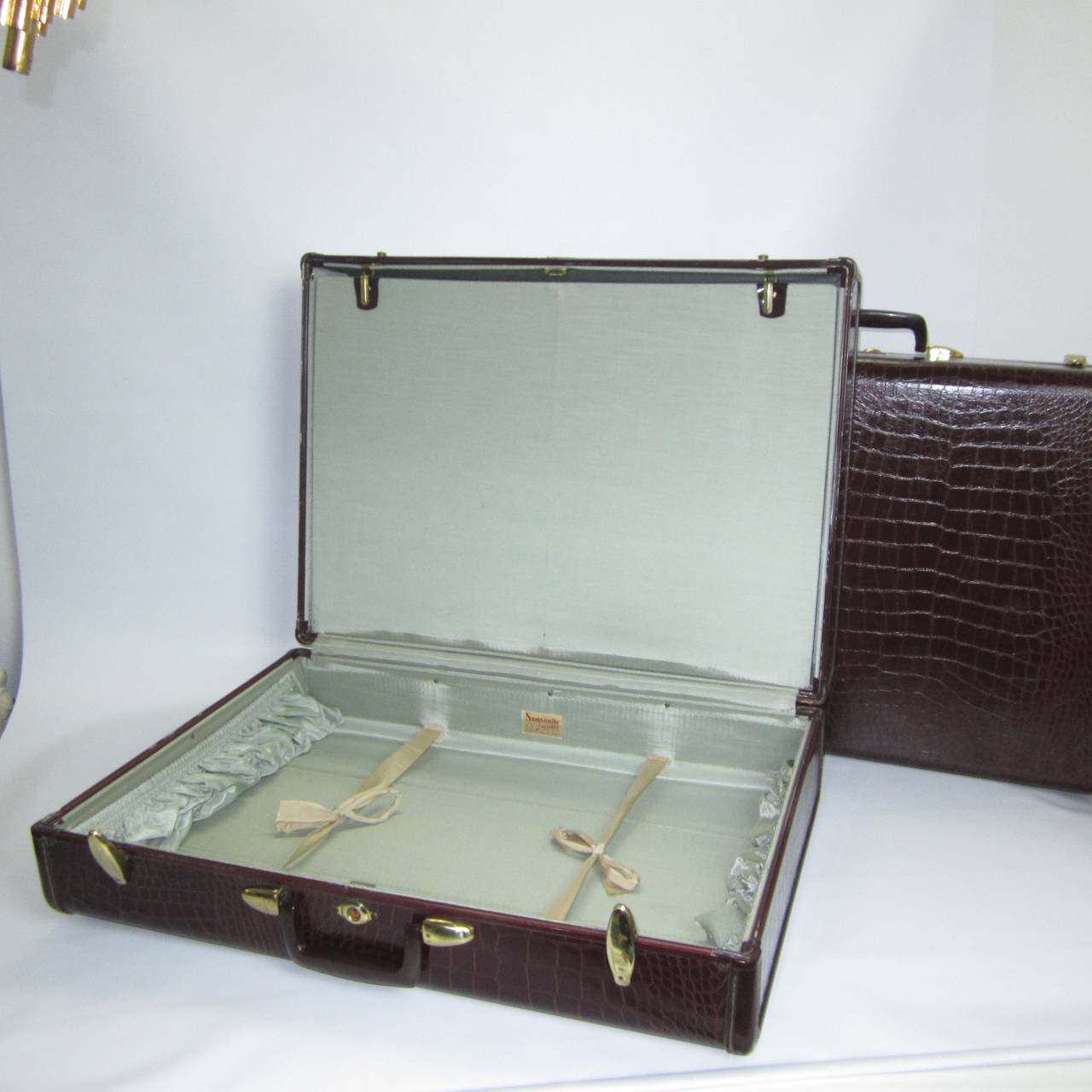 Pair of Crocodile-Embossed Leather Suitcases For Sale 1
