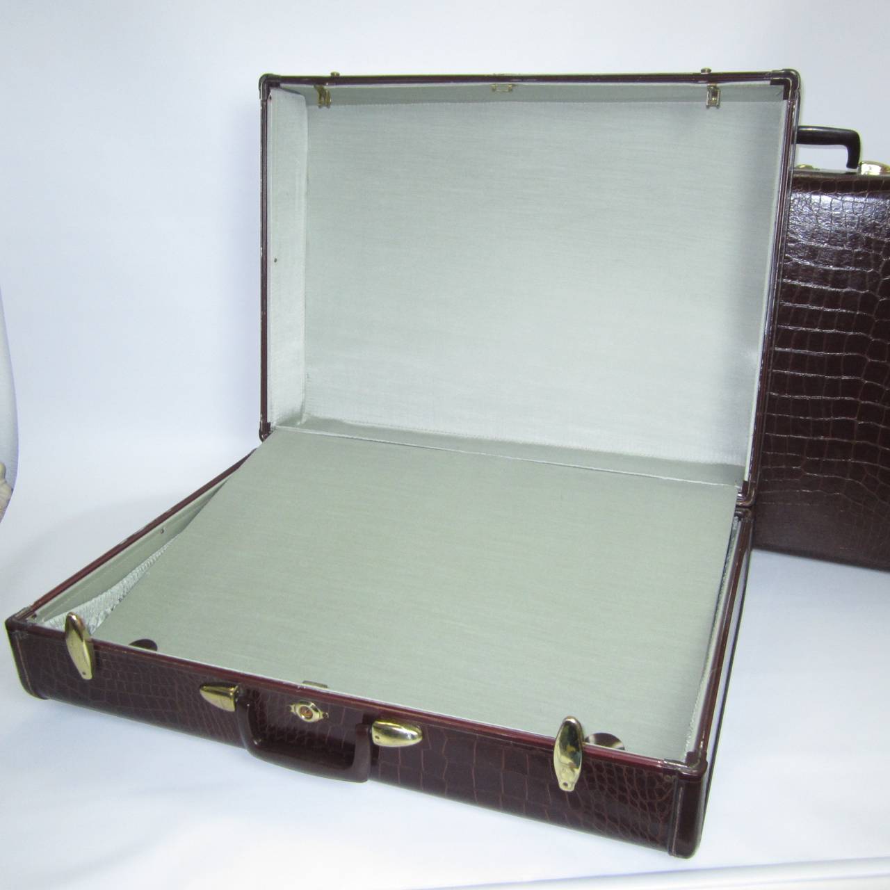 Pair of Crocodile-Embossed Leather Suitcases For Sale 3