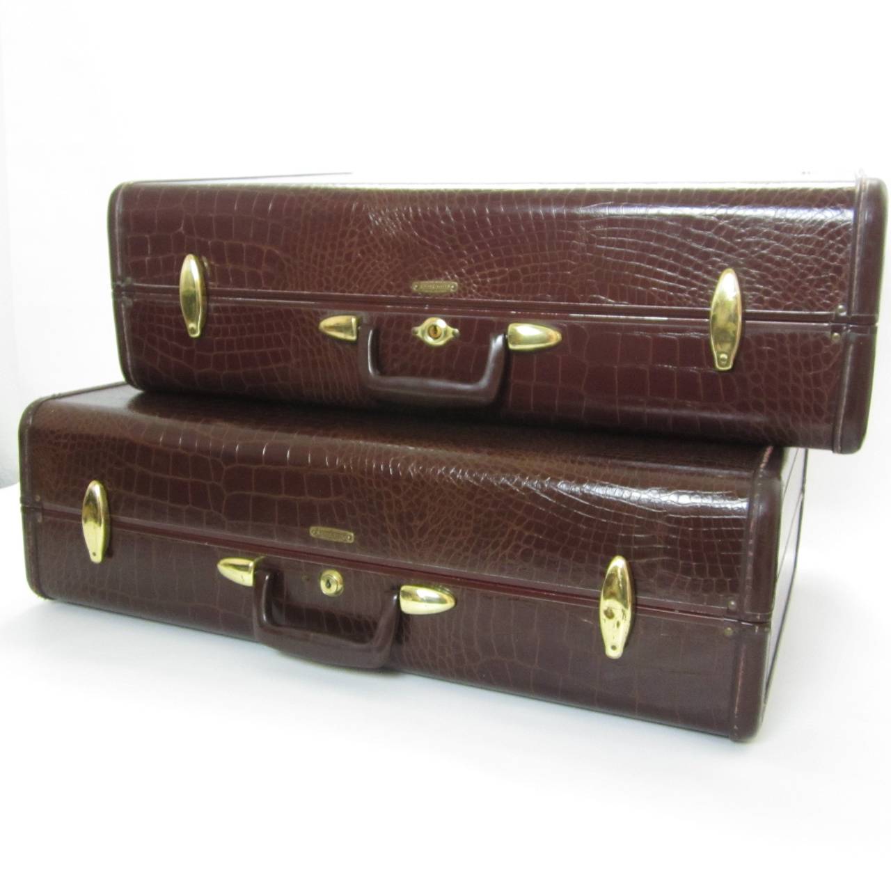 Pair of Crocodile-Embossed Leather Suitcases For Sale 5