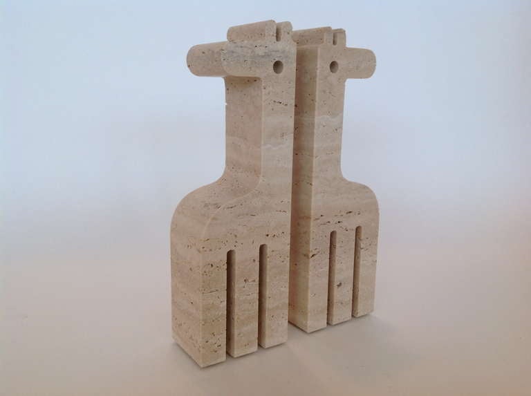 Pair of Italian Carved Travertine Giraffe Bookends by Fili Mannelli for Raymor In Excellent Condition In Miami, FL