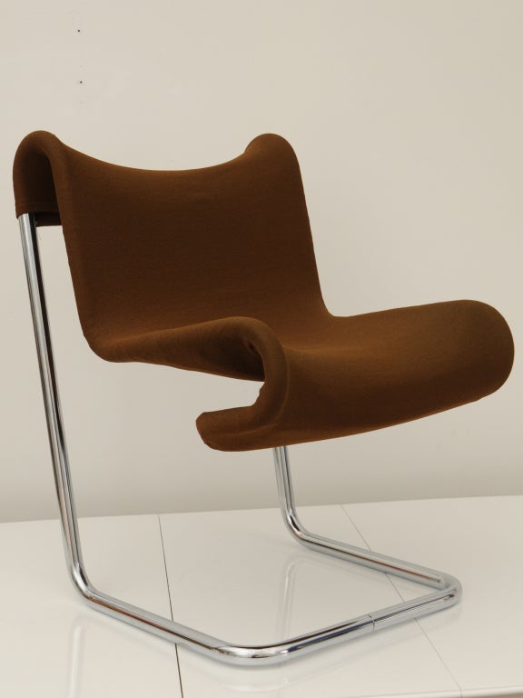 Original stretch fabric encases this sculptural yet truly practical '70s office chair by Cosco, manufacturers of home and office products in existence since the 1940s. Several small imperfections on this original stretch fabric commensurate with age.