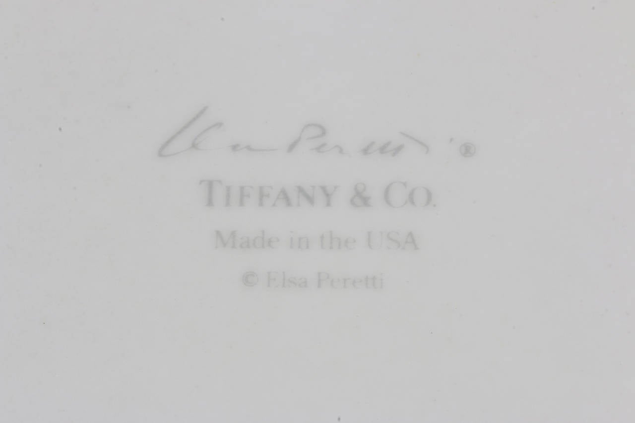 Elsa Peretti for Tiffany & Co Porcelain Thumbprint Center Bowl In Excellent Condition In Miami, FL