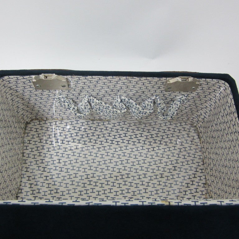 Halston Train Carrying Case in Navy-Blue Ultra Suede In Good Condition In Miami, FL