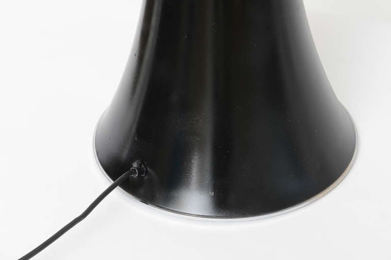 20th Century Gae Aulenti Pipistrello 620 Acrylic & Steel Table Lamp