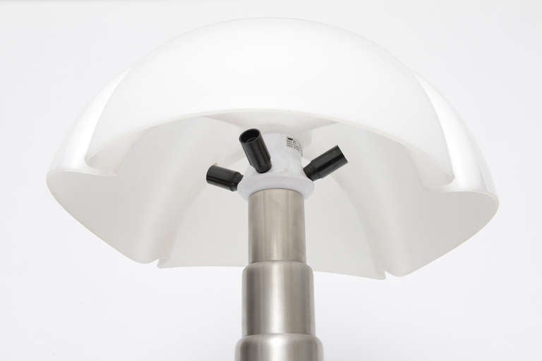 Gae Aulenti Pipistrello 620 Acrylic & Steel Table Lamp In Fair Condition In Miami, FL