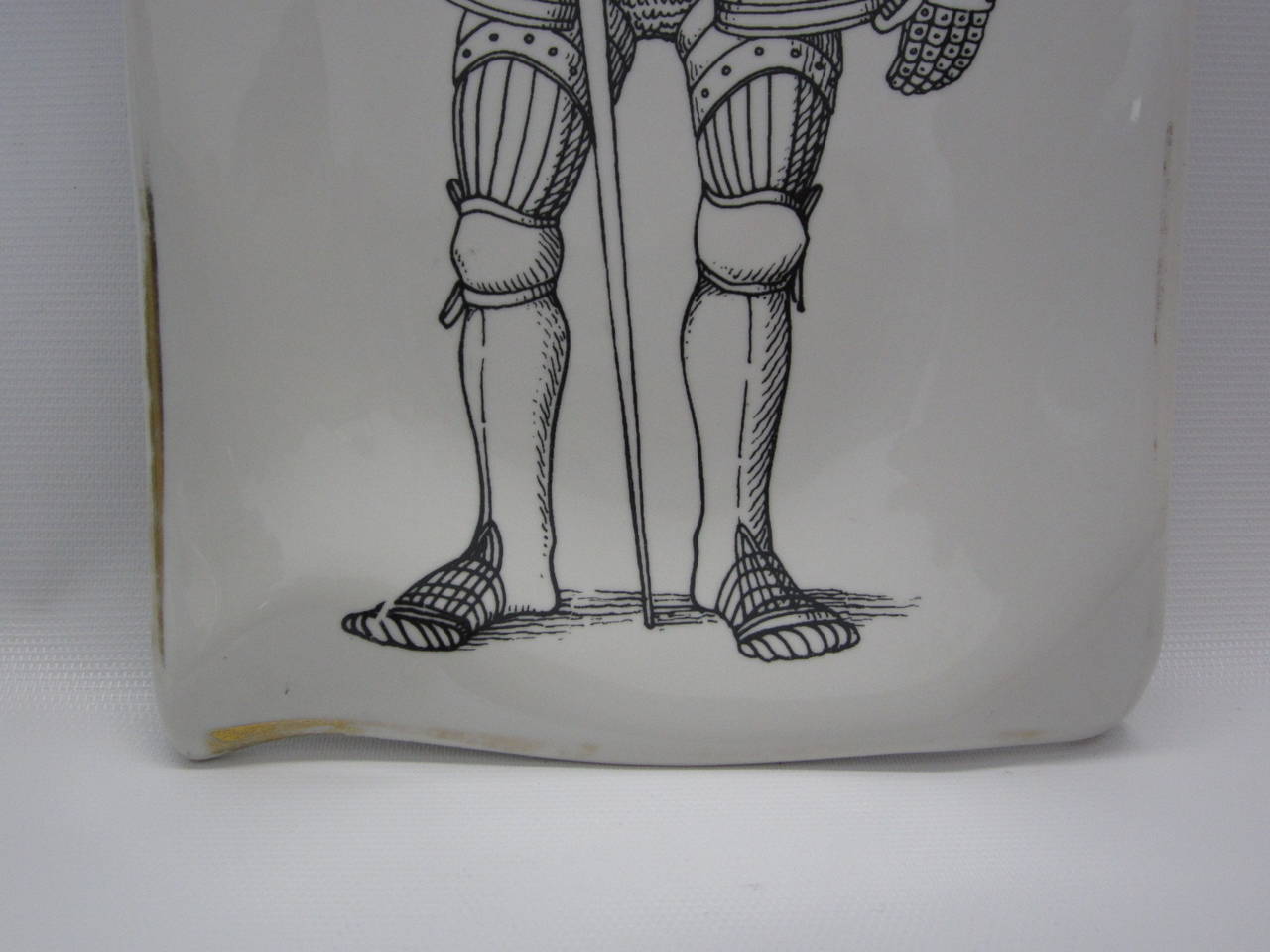 Italian Porcelain Turned-Edge Plate with Design by Piero Fornasetti for Felice Galbiati For Sale