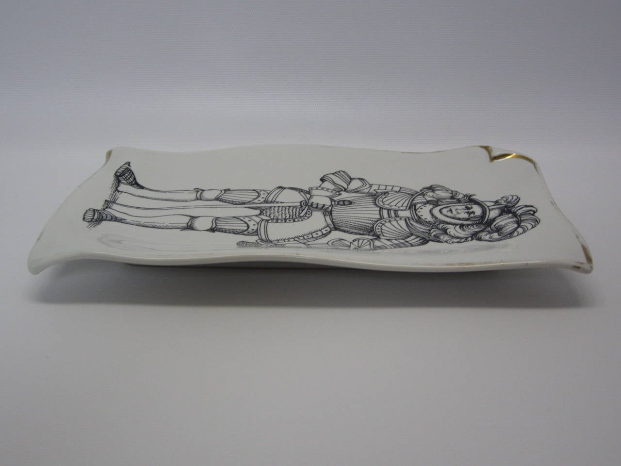 Porcelain Turned-Edge Plate with Design by Piero Fornasetti for Felice Galbiati For Sale 1