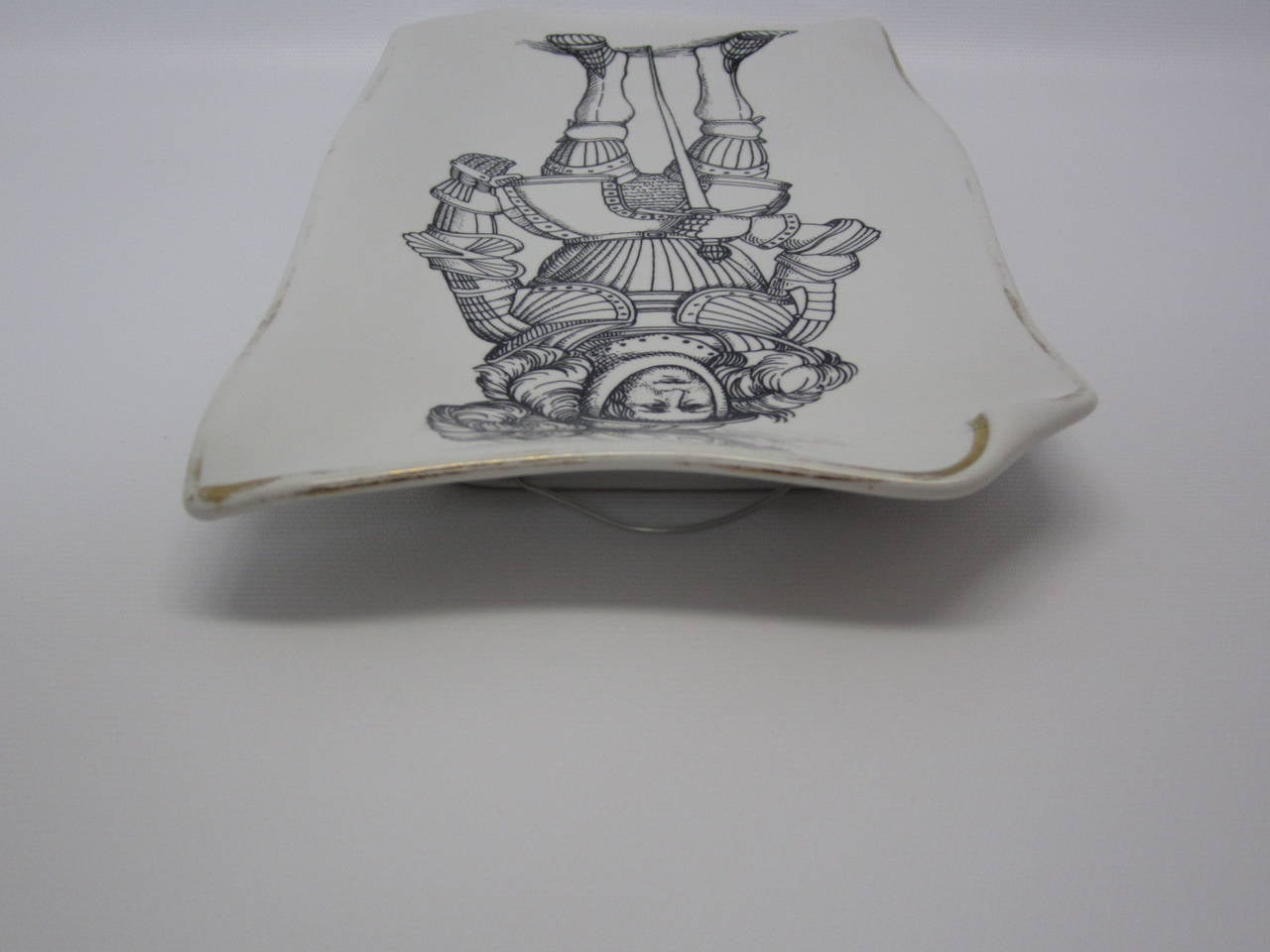 Porcelain Turned-Edge Plate with Design by Piero Fornasetti for Felice Galbiati For Sale 2