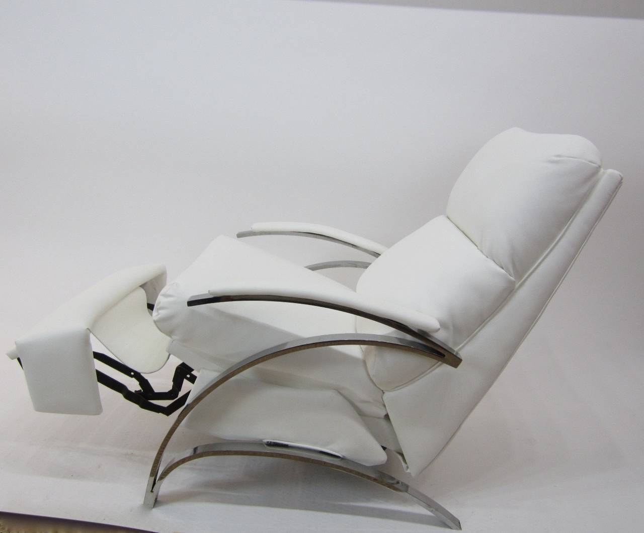 Milo Baughman Sculptural Steel-Frame Reclining Lounge Chair In Good Condition In Miami, FL