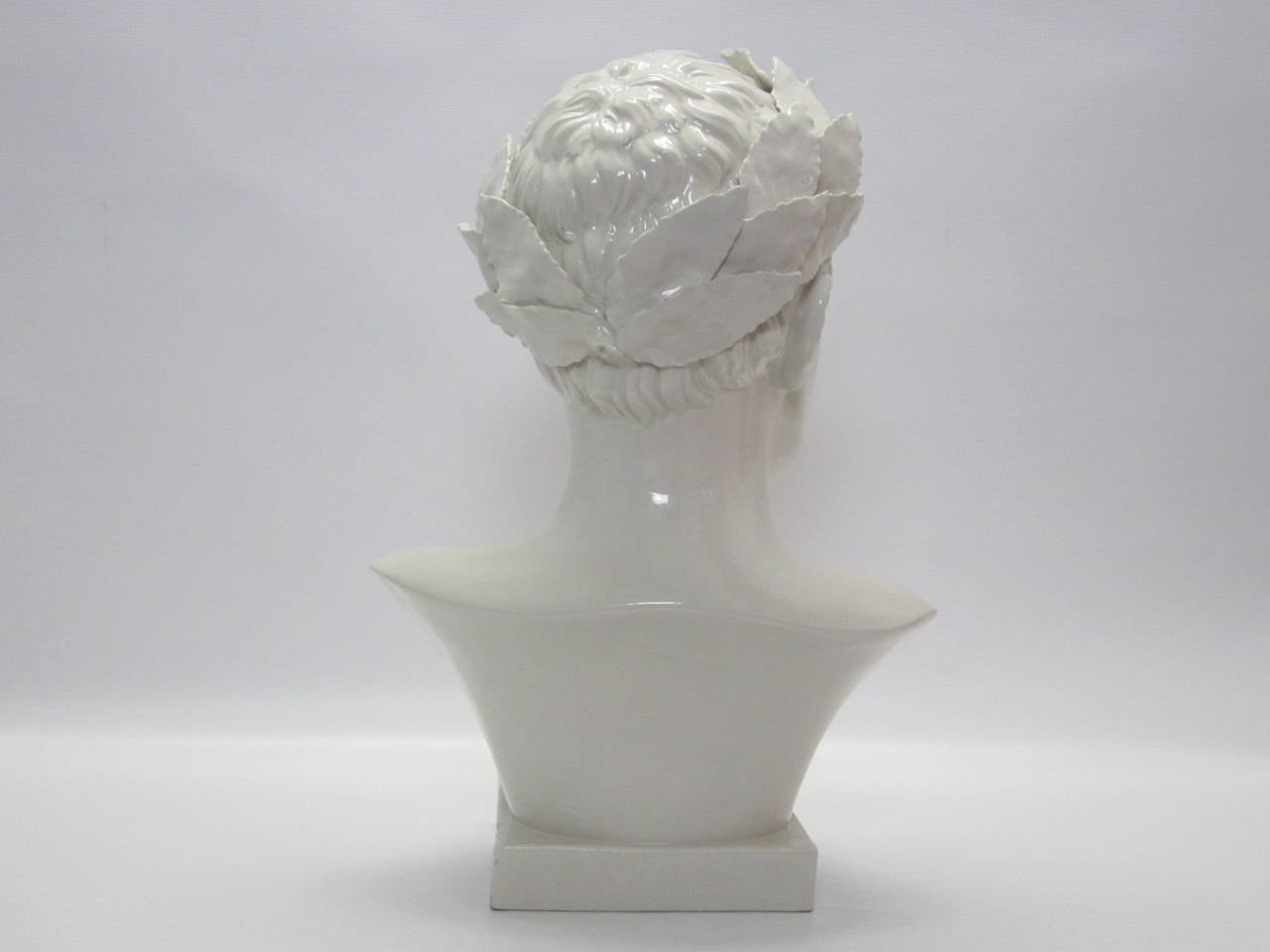 Porcelain Bust In Excellent Condition In Miami, FL
