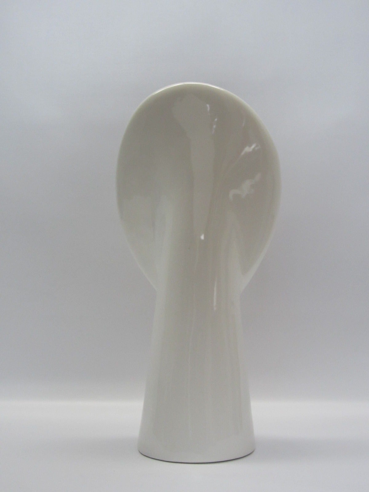 Porcelain Ear Vase by Raymor In Excellent Condition For Sale In Miami, FL