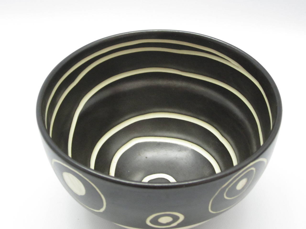 Black and White Ceramic Art Pottery Bowl by Ken Edwards In Excellent Condition In Miami, FL