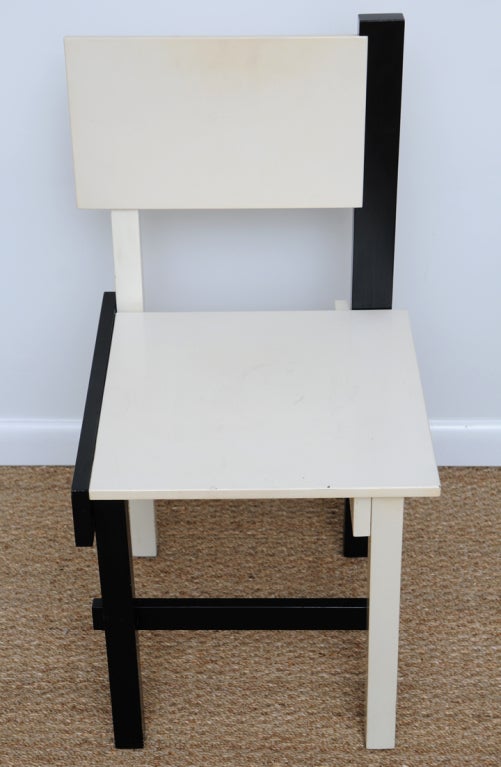 Black and White Chair by Gerrit Rietveld 1