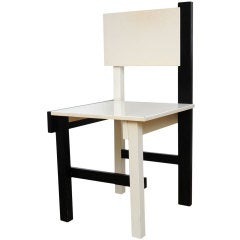 Schwarzer und weißer Stuhl von Gerrit Rietveld