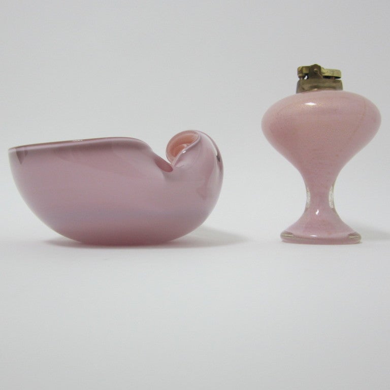 Venetian Mid-Century Murano glass smoke set consisting of a Venetian-pink colored flip-top curled-edge dish and rare matching mushroom tabletop lighter. Designed and manufactured by Alfredo Barbini and documented in a 1950s Weil glass sales catalog