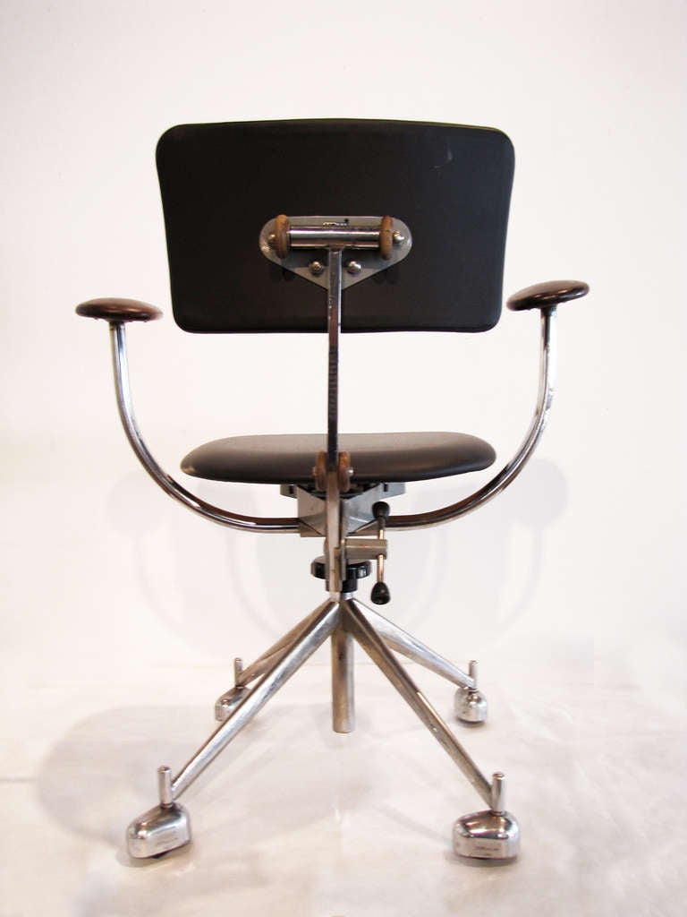 Mid-Century Modern Danish Swivel Chair by Kevi