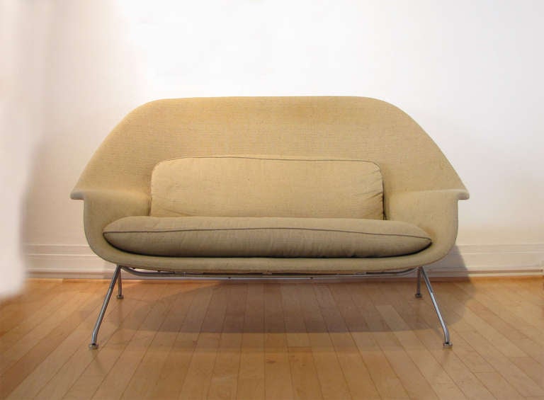 Original Womb Settee chair designed by Eero Saarinen, manufactured by Knoll in original Herman Miller wool (possibly an Alexander Girard design in muted colorway).

Everything original and in very good condition.  Steel frame shows minimal