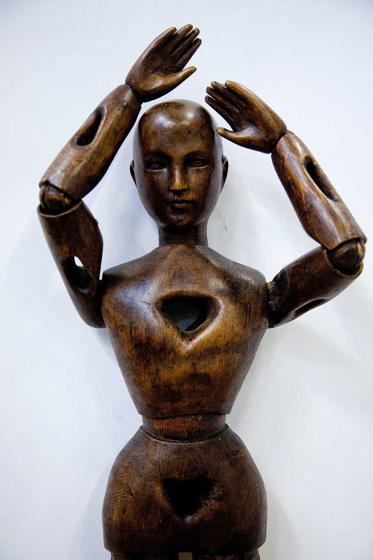 Rare Oak Wood Artist’s Articulated Mannequin. In Excellent Condition In Milan, IT