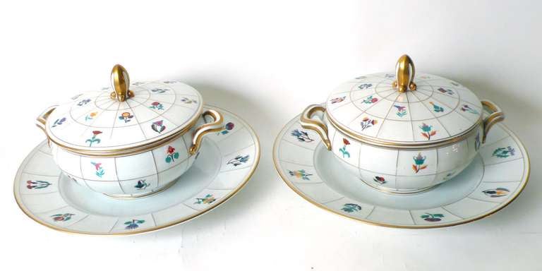 Porcelaine Un important ensemble de vaisselle en porcelaine Dagobert Peche Pirkenhammer. Autriche 1910.