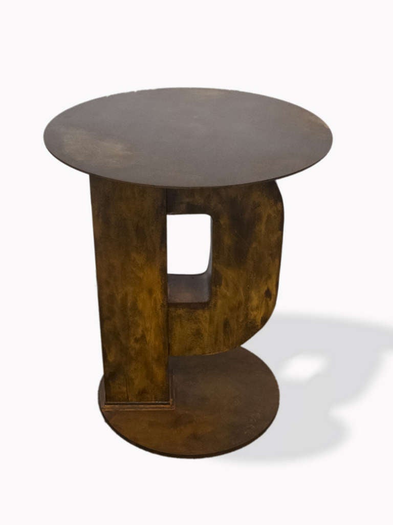 Five Unusual Round Outdoor Bistro Tables 1