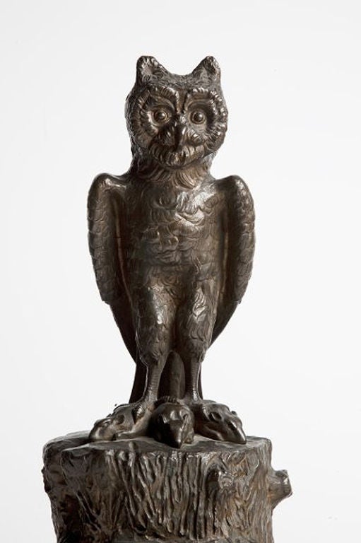 An important Belgian pair of fireplace andirons with owls. In Excellent Condition In Milan, IT