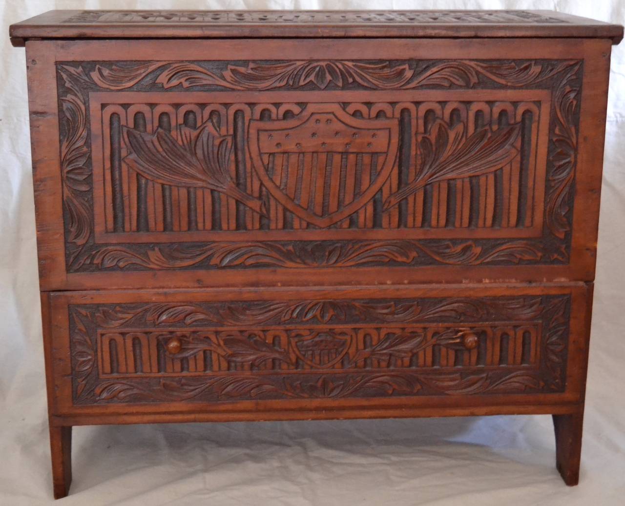 New England Blanket Chest with Patriotic Carving For Sale 2