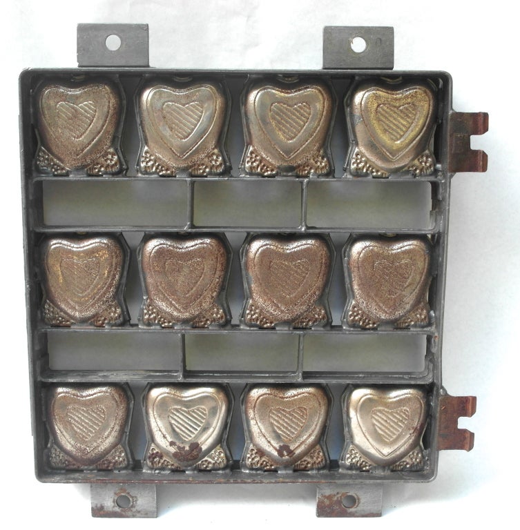 Chocolate mold for one dozen hearts with love motto