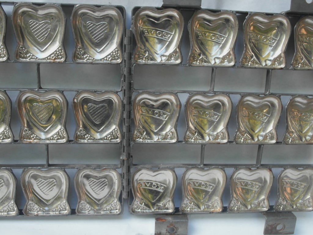 Candy Mold Hearts In Excellent Condition In North Egremont, MA