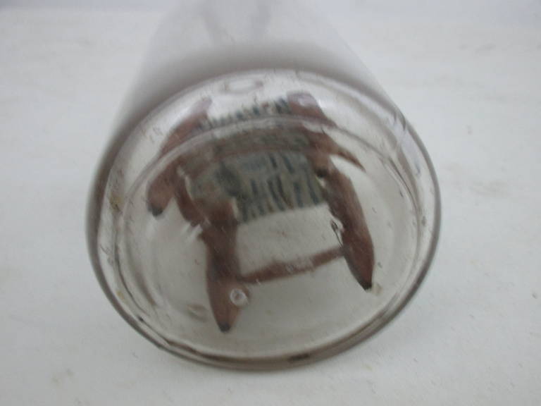 Miniatur-Stuhl in einer Flasche 2