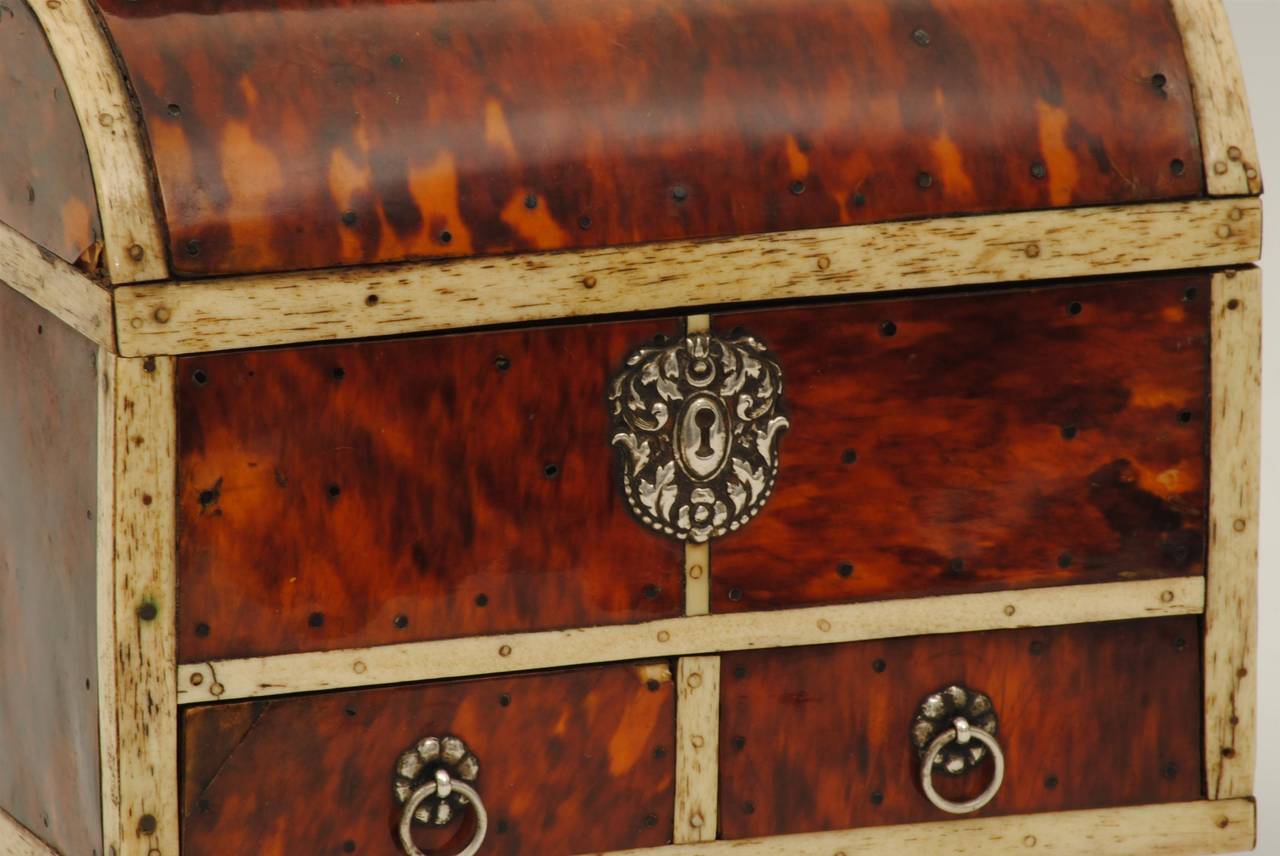 South American tortoiseshell casket In Good Condition In Lincolnshire, GB