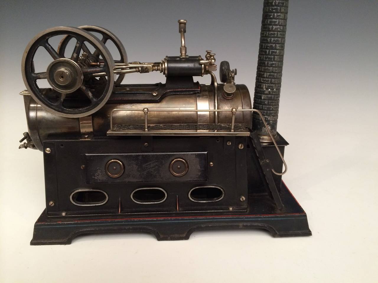 A good example of an early 20th century live steam model.