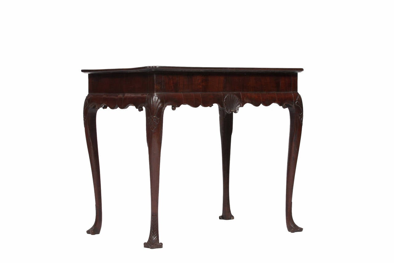 18th Century Irish Mahogany Silver Table In Excellent Condition For Sale In Dublin, IE