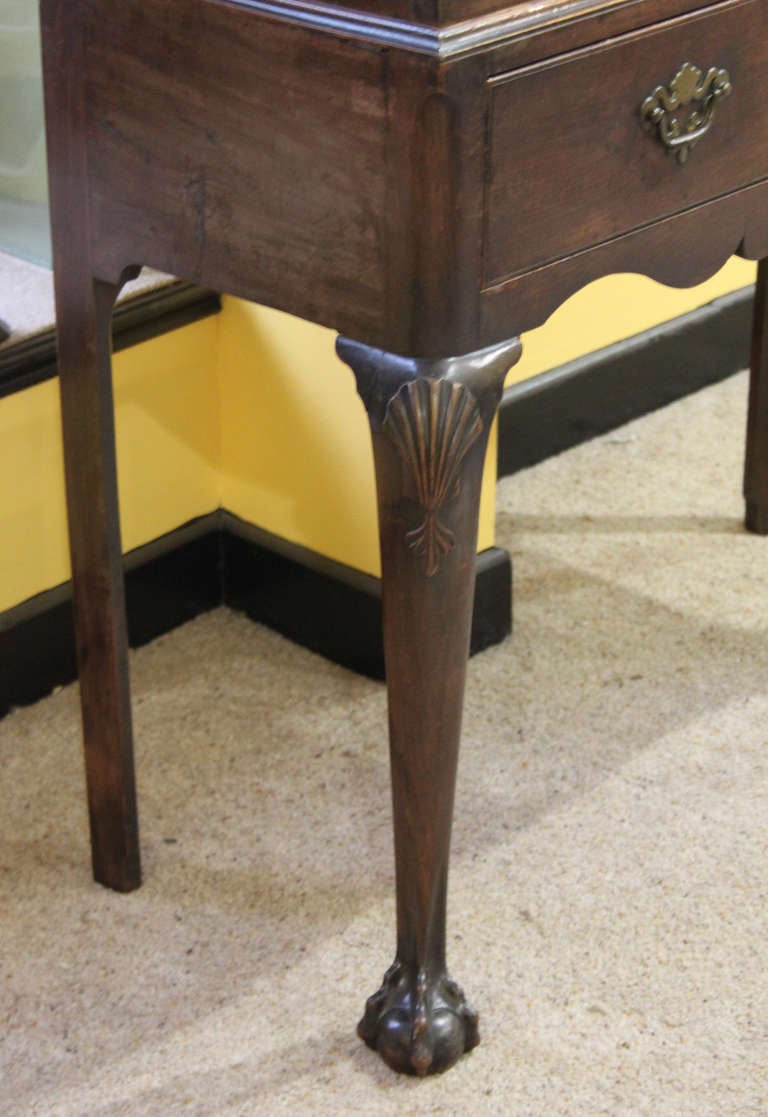 An Irish 18th Century Walnut Display For Sale at 1stDibs