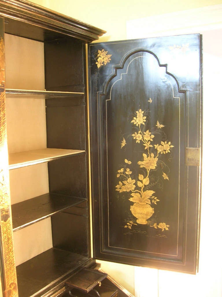 William and Mary Black Japanned Bureau Bookcase For Sale 1