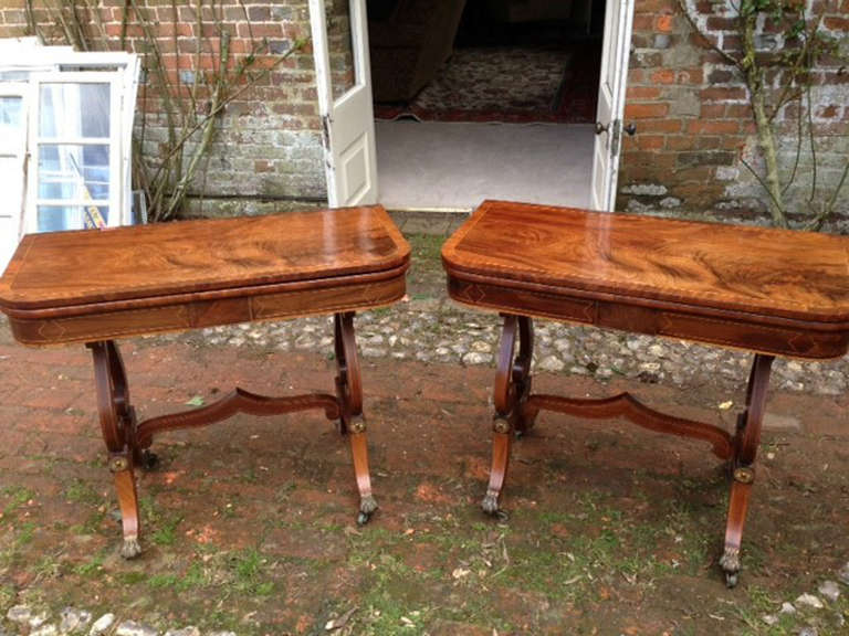 Fine Pair of Mahogany Tea Tables In Excellent Condition For Sale In London, GB